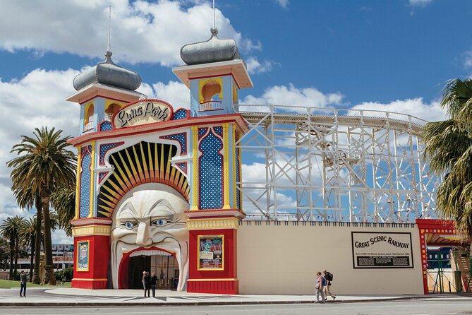 A Taste of Melbourne: Laneways, Boroughs, Bites and Brews Tour - The Botanic Gardens, Kings Domain and the Shrine