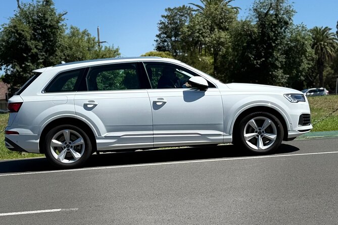 Airport Transfers - Chauffeur Car & Limo Services of Melbourne - Meeting Your Chauffeur at Melbourne Airport