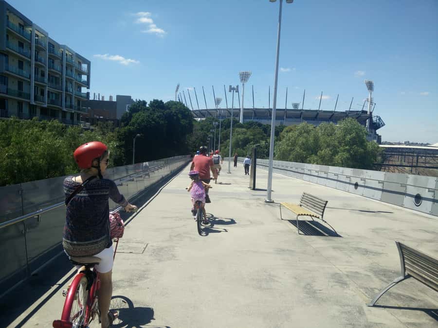 Classic Melbourne Bike tour - Starting near Federation Square and Blue Tongue Bikes