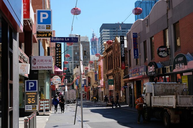 English Melbourne Walking Tour - Melbourne City Baths and the walk to Queen Victoria Market