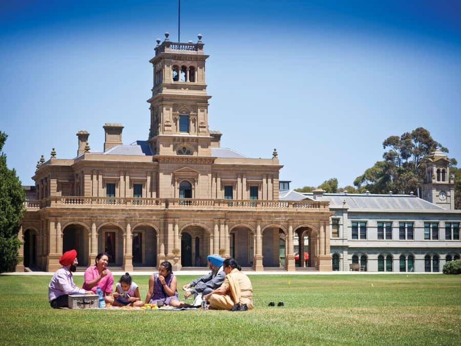 From Melbourne: Werribee Open Range Zoo & Werribee Mansion - Key details at a glance