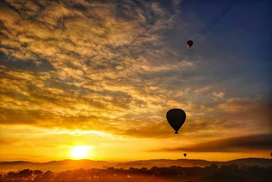 Geelong: Balloon Flight at Sunrise with Breakfast - Who should book this experience?