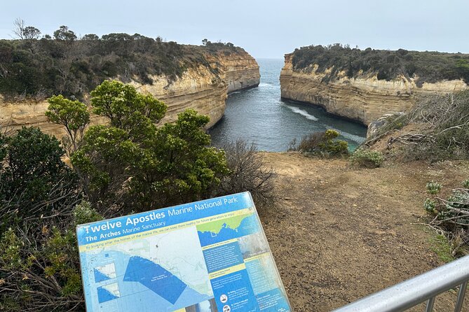 Great Ocean Road 12 apostles PRIVATE Luxury Tour 5 PAX all incl. - The Memorial Arch explains what the road represents