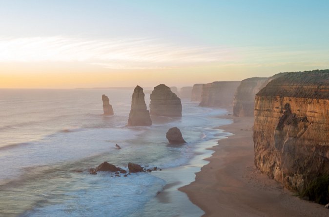 Great Ocean Road and Wildlife Tour for Backpackers aged 18-35 - Loch Ard Gorge and the story of the coast