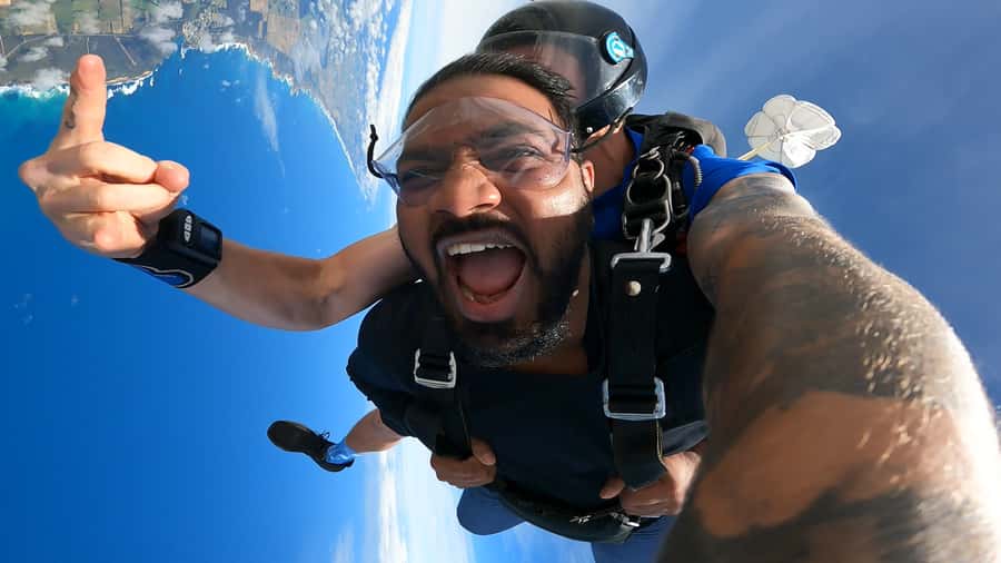 Great Ocean Road: Skydive over the Twelve Apostles - Meeting the team at Great Ocean Road Airport