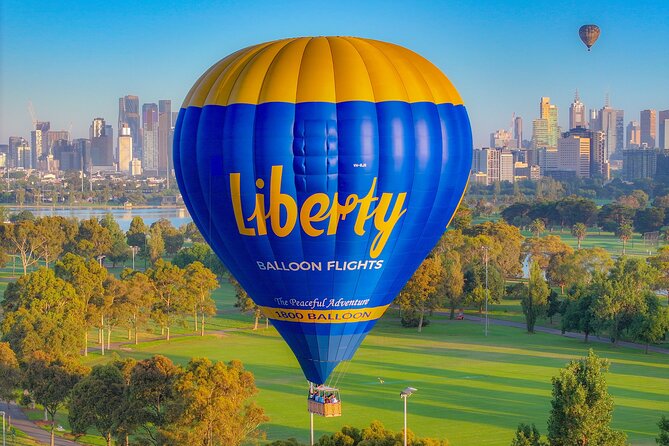 Hot Air Balloon Flights over Melbourne City (optional breakfast) - Preparing the balloon before sunrise