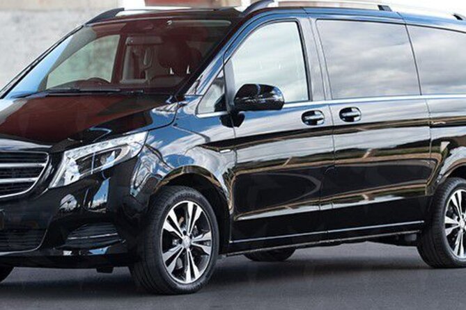 Luxury Chauffeur Car Melbourne Airport To CBD or city to airport - Who should choose this airport transfer?