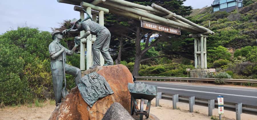 Luxury Private Great Ocean Road Tour – Up to 14 Guests - Gibson Steps and the Port Campbell coast
