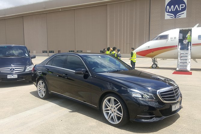 Melbourne Airport Arrival Or Departure Luxury Car Transfers - Inside the car: comfort, Wi-Fi, and luggage limits