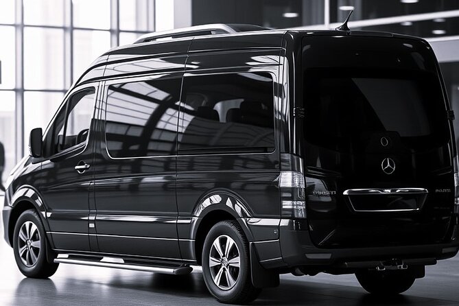 Melbourne Airport to City/CBD Private transfers 4 or more - A private Mercedes van for families and groups
