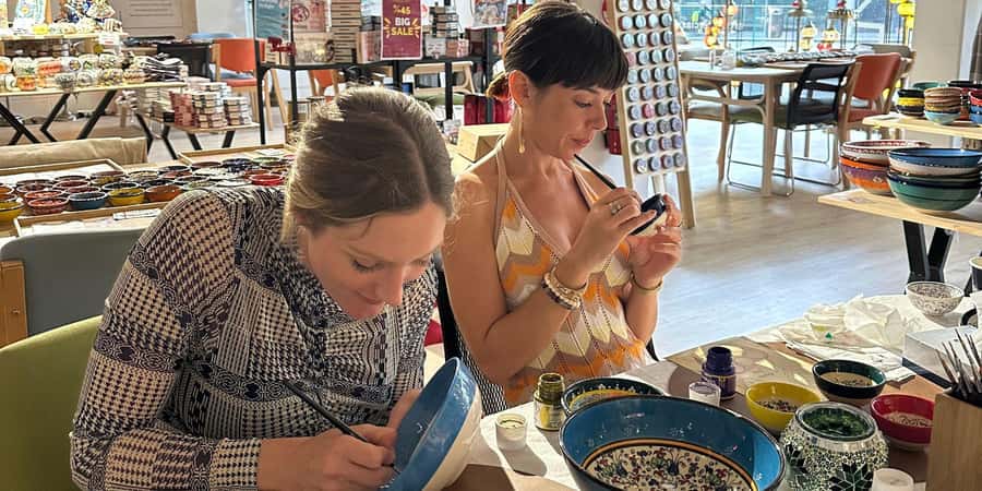 Melbourne: Ceramic Plates & Bowls Paint and Sip Classes - Who should book this class?