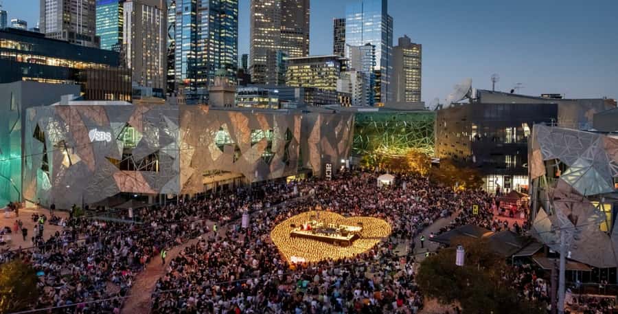 Melbourne City Surrounding Sightseeing Tour - Melbourne City Centre: old streets and modern towers