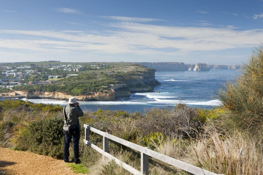 Melbourne: Great Ocean Road, 12 Apostles & Rainforest Tour - The return through Colac makes the day possible
