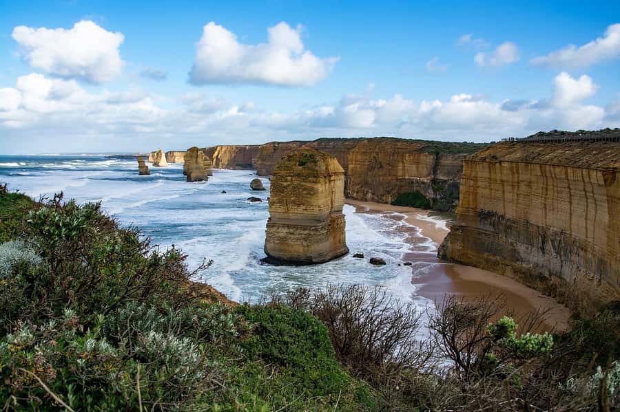 Melbourne: Great Ocean Road, 12 Apostles & Rainforest Tour - Apollo Bay gives you a practical lunch break