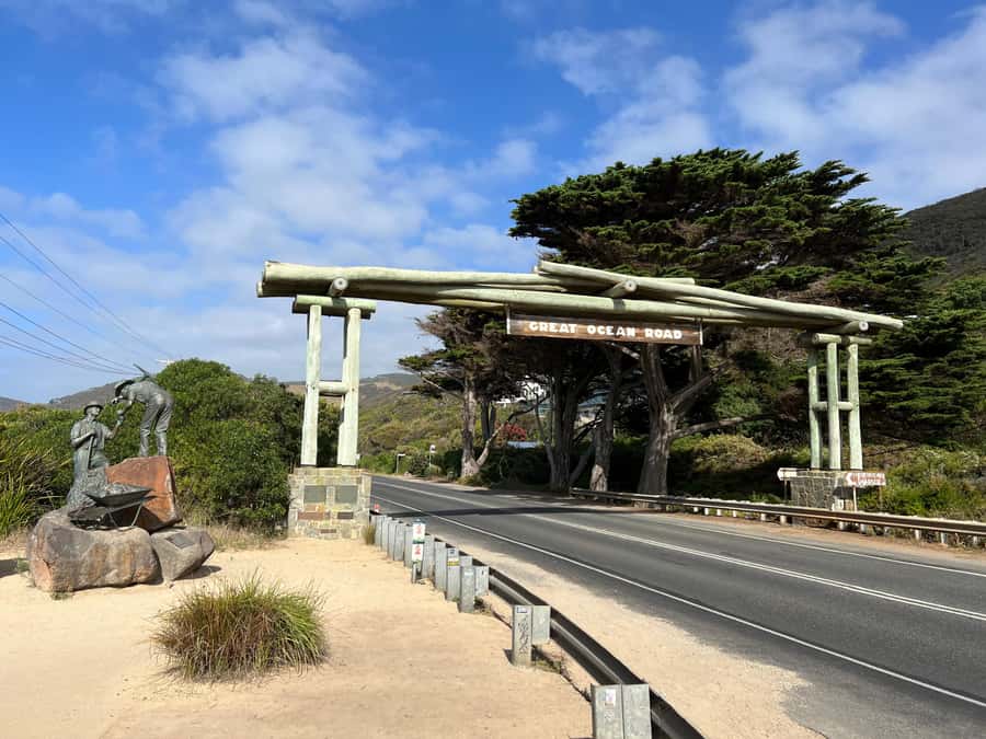 Melbourne: Great Ocean Road Private Day Tour - Memorial Arch tells the road’s human story