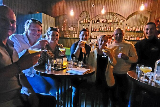 Melbourne Hidden Bar and Cocktail Tour - The walk between bars: city stories instead of filler