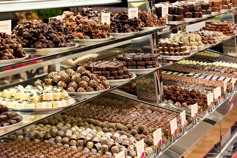 Melbourne: Lake Mountain Snow & Waterfalls Guided Tour - Chocolate, ice cream, and a final stop in the Yarra Valley