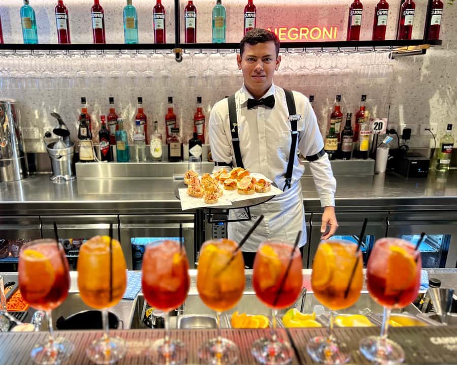Melbourne: Laneways Food Tour with 8 Authentic Tastings - Coffee and wine, two Melbourne essentials