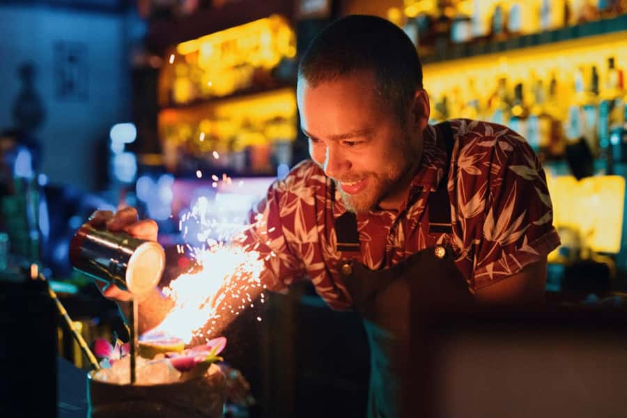 Melbourne: Local Laneway Bars and Their Stories - Walking, weather, and what to wear
