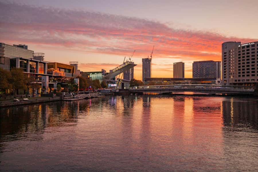 Melbourne: Luxury Sunset Cruise on Yarra River - Leaving Southbank as daylight fades