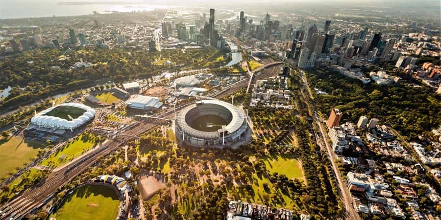 Melbourne: MCG & Sports Venue Sightseeing Tour - Meeting at Federation Square with a tennis ball