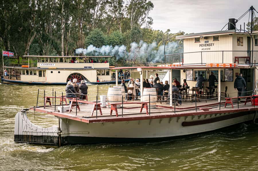 Melbourne: Murray River Paddle Steamer, Wildlife & Silo Art - The first stop: Kyabram Fauna Park