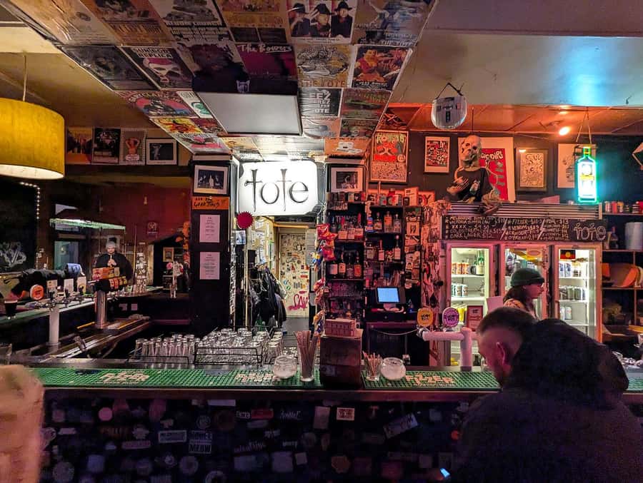 Melbourne Music Venue Pub Crawl with History + 2 Free Drinks - Nighthawks brings a different mood