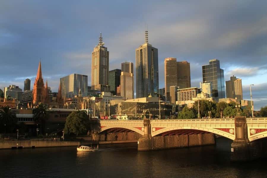 Melbourne: Private Custom Walking Tour with Local Guide - Why a private guide can improve your first day