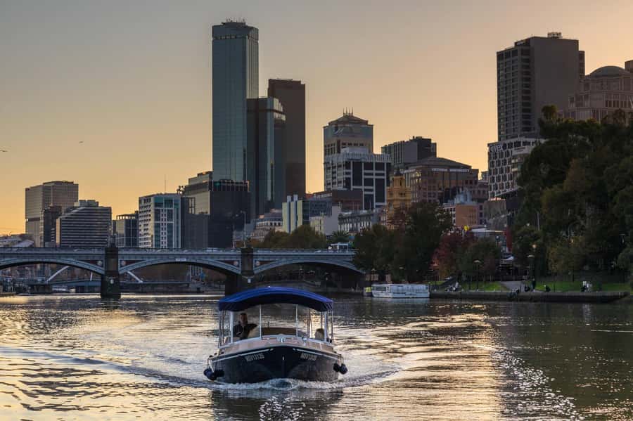 Melbourne: Private Yarra River Cruise w/ Cheese & Wine - Day or evening: choosing the right mood
