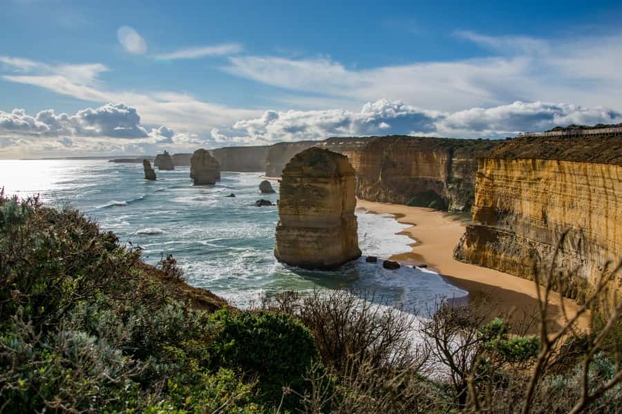 Melbourne: Reverse Great Ocean Road 12 Apostles with Lunch - Loch Ard Gorge and the Shipwreck Coast