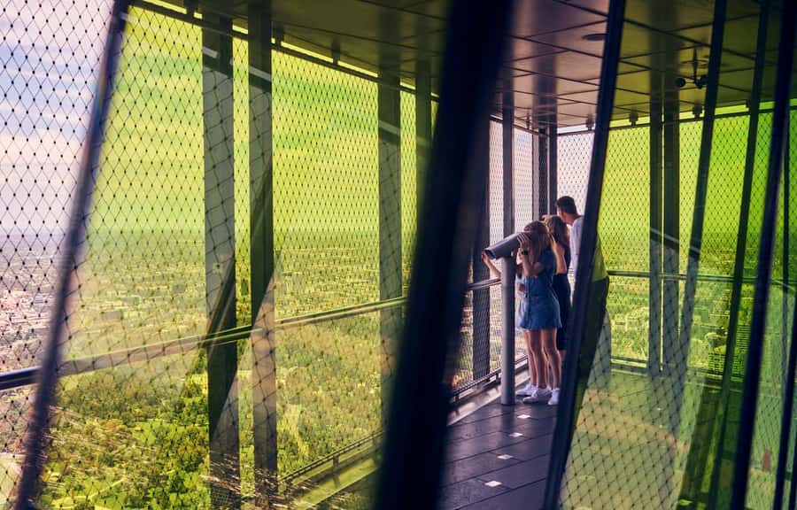 Melbourne Skydeck VR Experience - Who will get the most from the $38 ticket