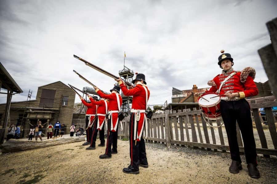 Melbourne: Sovereign Hill, Eureka Centre & Melbourne Skydeck - The 7:30 a.m. pickup and the ride to Ballarat