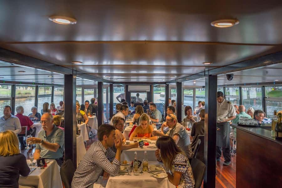 Melbourne: Spirit Of Melbourne Yarra River Lunch Cruise - A three-course lunch with a useful choice of mains