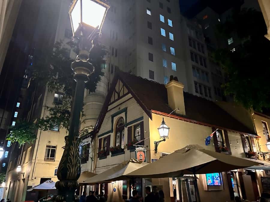Melbourne: Spirits and Ales Haunted Pub Walking Tour - Young & Jacksons and the Chloe finale