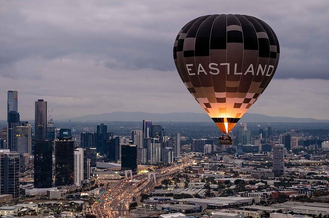 Melbourne sunrise balloon flight & champagne breakfast - Pilots, crew, and the feel of the flight
