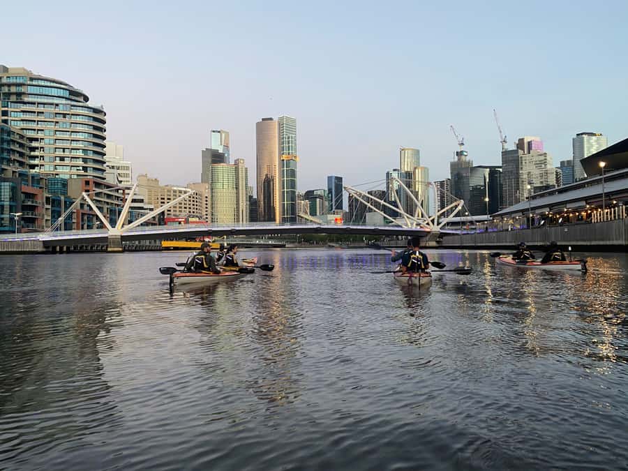 Melbourne: Sunset Kayak Tour with Dinner - What the three-hour length feels like
