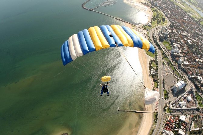 Melbourne: Tandem Skydive Experience over St. Kilda Beach - From check-in to the aircraft