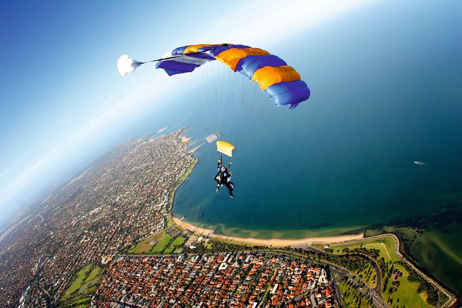 Melbourne: Tandem Skydive Experience over St. Kilda Beach - The climb to 15,000 feet