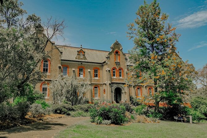 Melbourne Tour: Walk the Yarra & Heritage Convent Experience - Meeting Melbourne’s flying fox colony