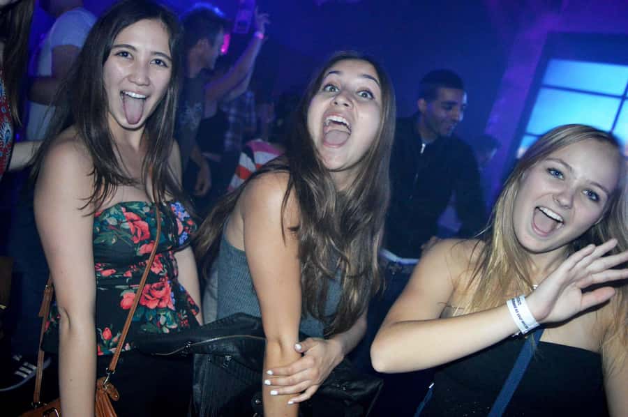 Melbourne: Weekly Bar Crawl: 5 Free shots, Club Entry - Key points at a glance