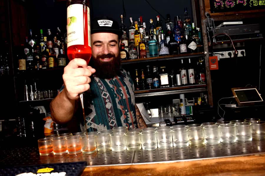 Melbourne: Weekly Bar Crawl: 5 Free shots, Club Entry - A five-hour route through Melbourne’s CBD