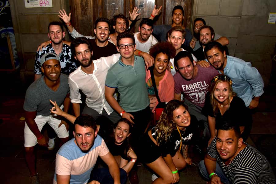 Melbourne: Weekly Bar Crawl: 5 Free shots, Club Entry - Starting with introductions instead of awkward small talk