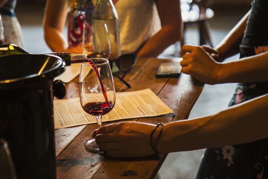 Melbourne: Yarra Valley Wine Bubbles & Kangaroos Tour - A late start from Federation Square