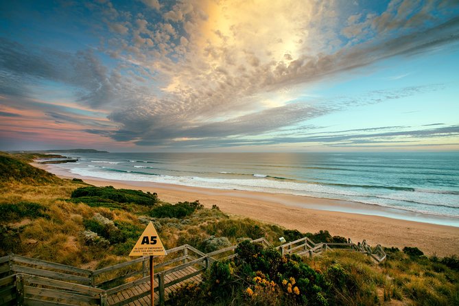 Phillip Island Penguin Parade Day Trip with Koalas from Melbourne - Cowes gives you a break, but plan your food