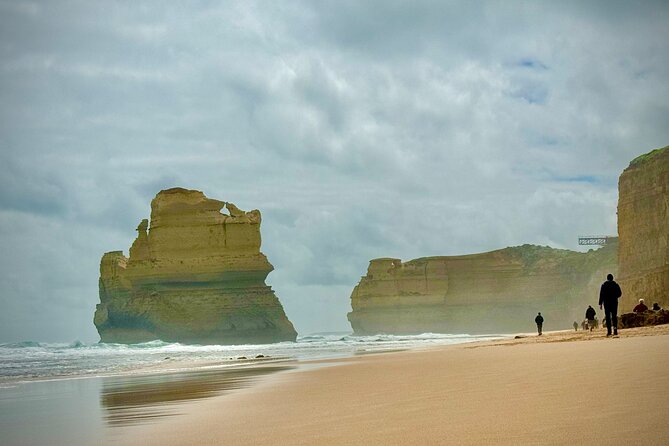 Premium Small Group Great Ocean Road & Wildlife with Lunch - Loch Ard Gorge adds the story behind the scenery