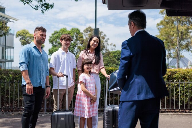 Private Luxury Transfer from Melbourne CBD to Melbourne Airport - Airport to city, or city to airport?