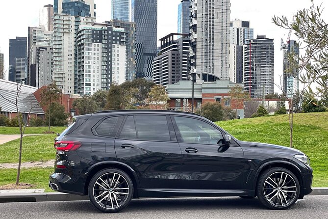 Private Melbourne Airport Transfers To City (Sedan, SUV, or Van) - A calm first ride from Melbourne Airport