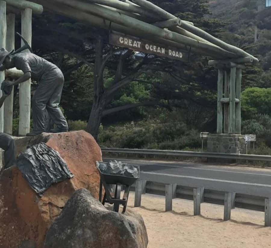 Private Tour: Great Ocean Road - Twelve Apostles - Lorne is the practical lunch stop
