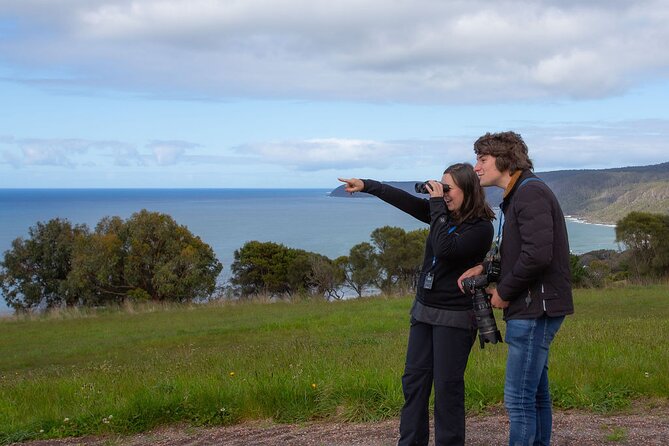 Walk with Wildlife: Guided Tour in Great Ocean Road - Using binoculars and headsets in the bush