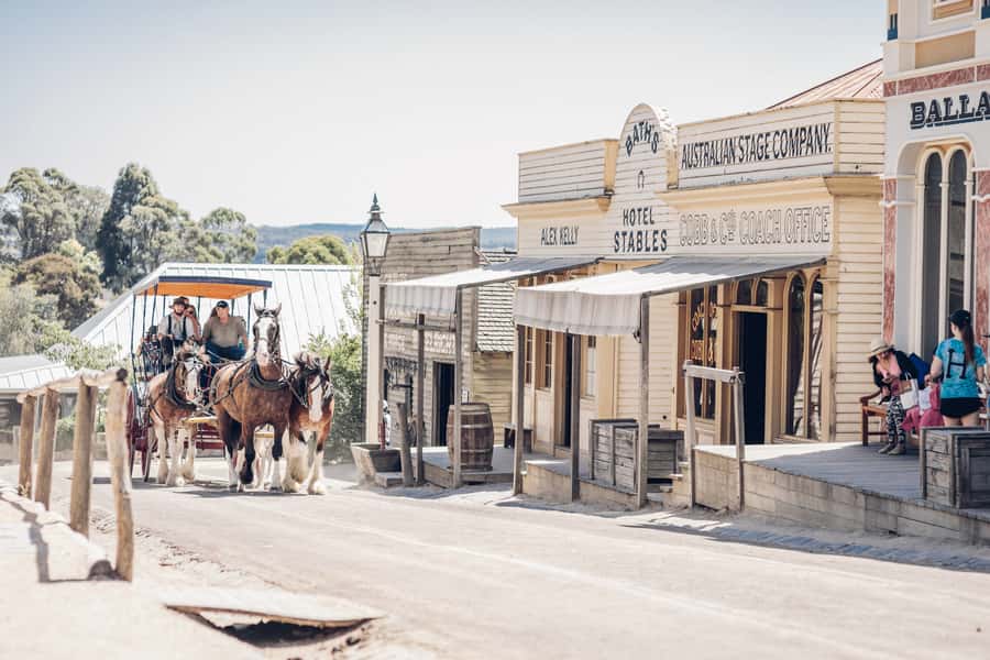 Werribee Mansion & Sovereign Hill Tour - Transport, timing, and the changing route